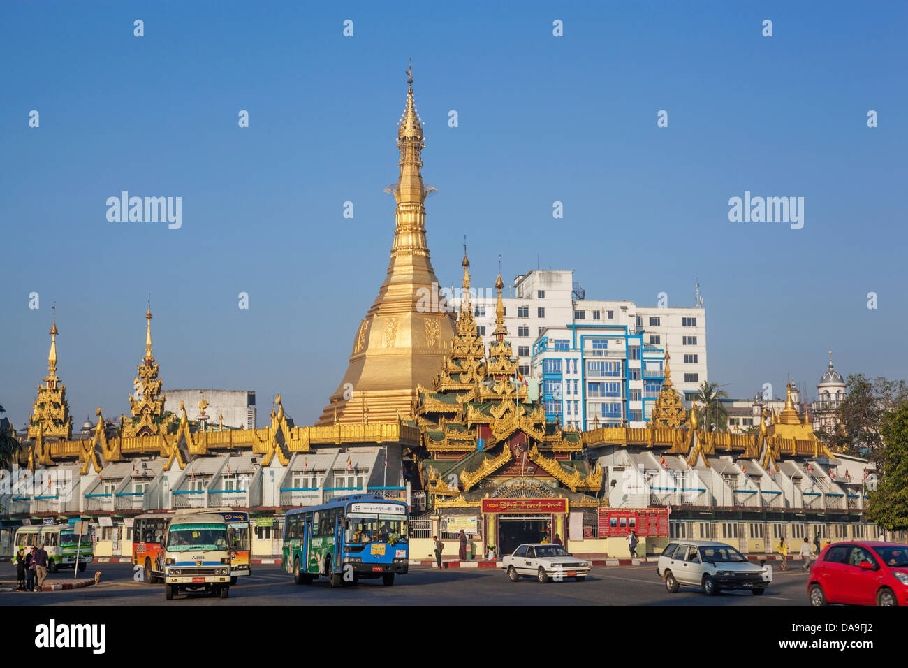 Asien, Myanmar, Burma, Yangon, Rangun, Sule, Sule Pagode, Pagode, Pagoden, Buddhismus, Buddhist, Stupa, Stupas, Verkehr Stockfoto