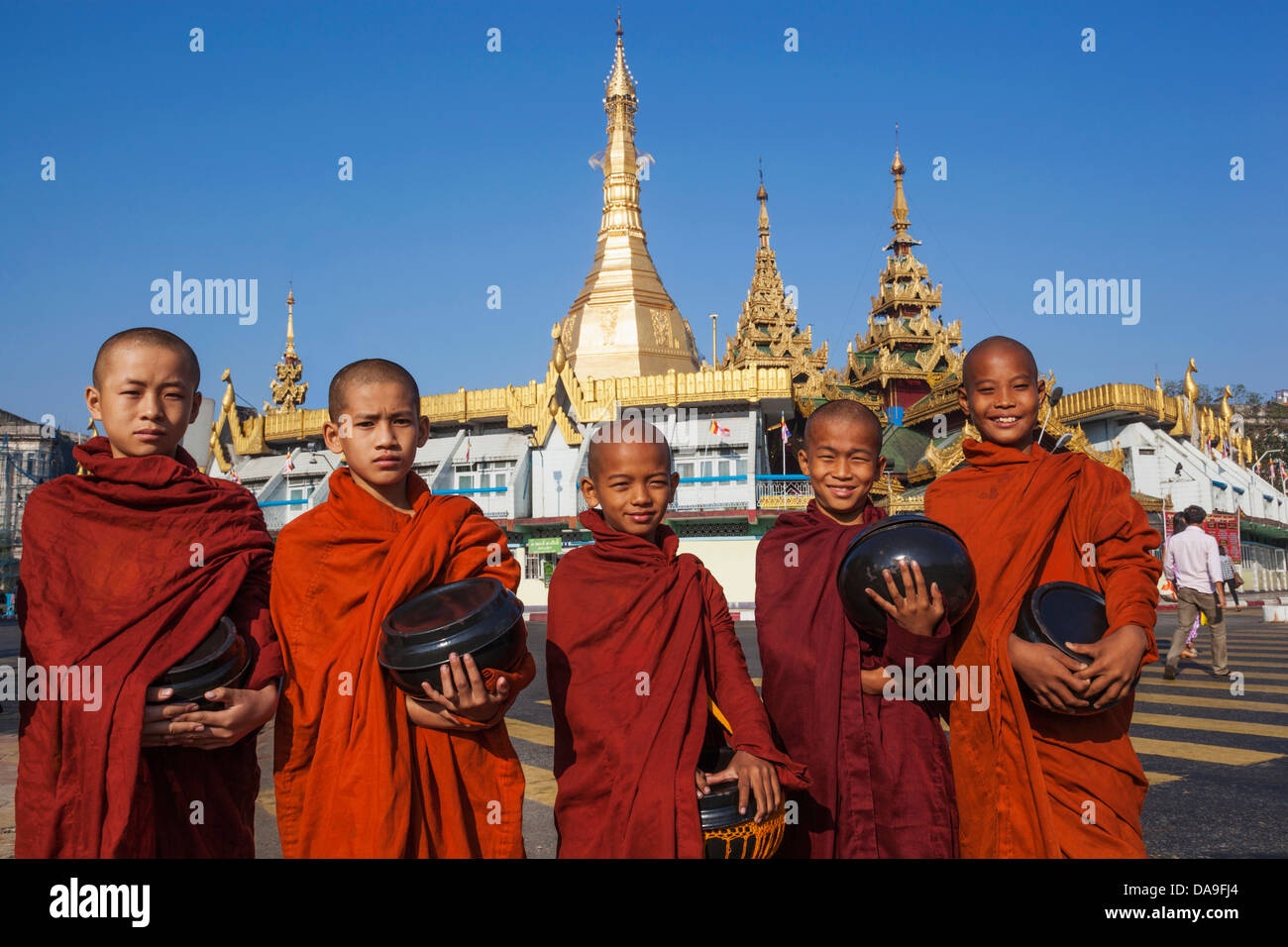 Asien, Myanmar, Burma, Yangon, Rangun, Sule, Sule Pagode, Pagode, Pagoden, Buddhismus, buddhistische, Stupa, Stupas, Mönch, Mönche, jungen, Stockfoto