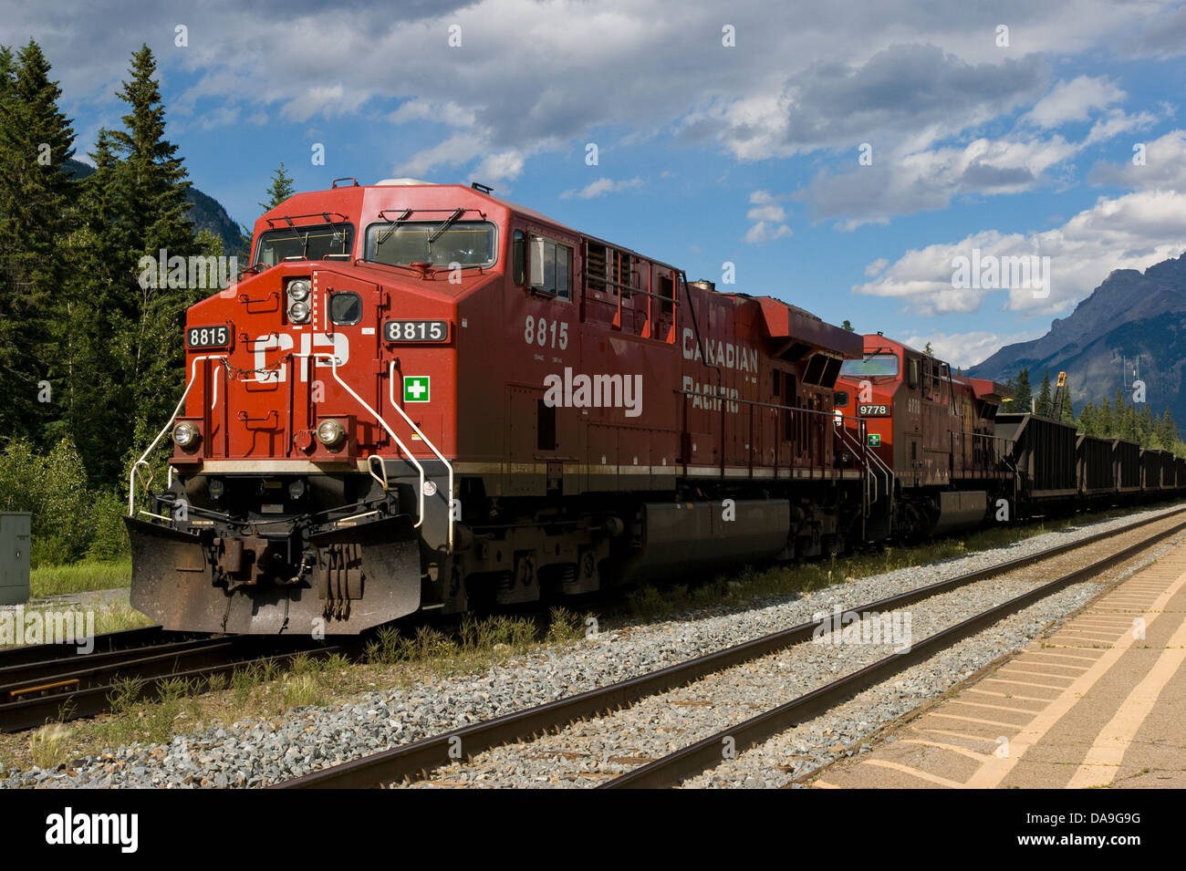 Canadian Pacific Güterzug sitzen in Banff Station, Alberta, Kanada Stockfoto