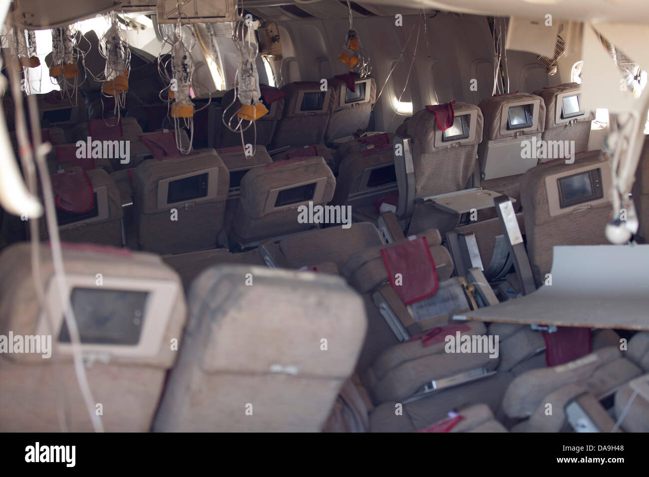 Zeigen Sie das Innere von Asiana Flug 214 Boeing 777 in der Nähe der Landebahn, wo er stürzte bei der Landung in San Francisco International 7. Juli 2013 in San Francisco, an Stockfoto