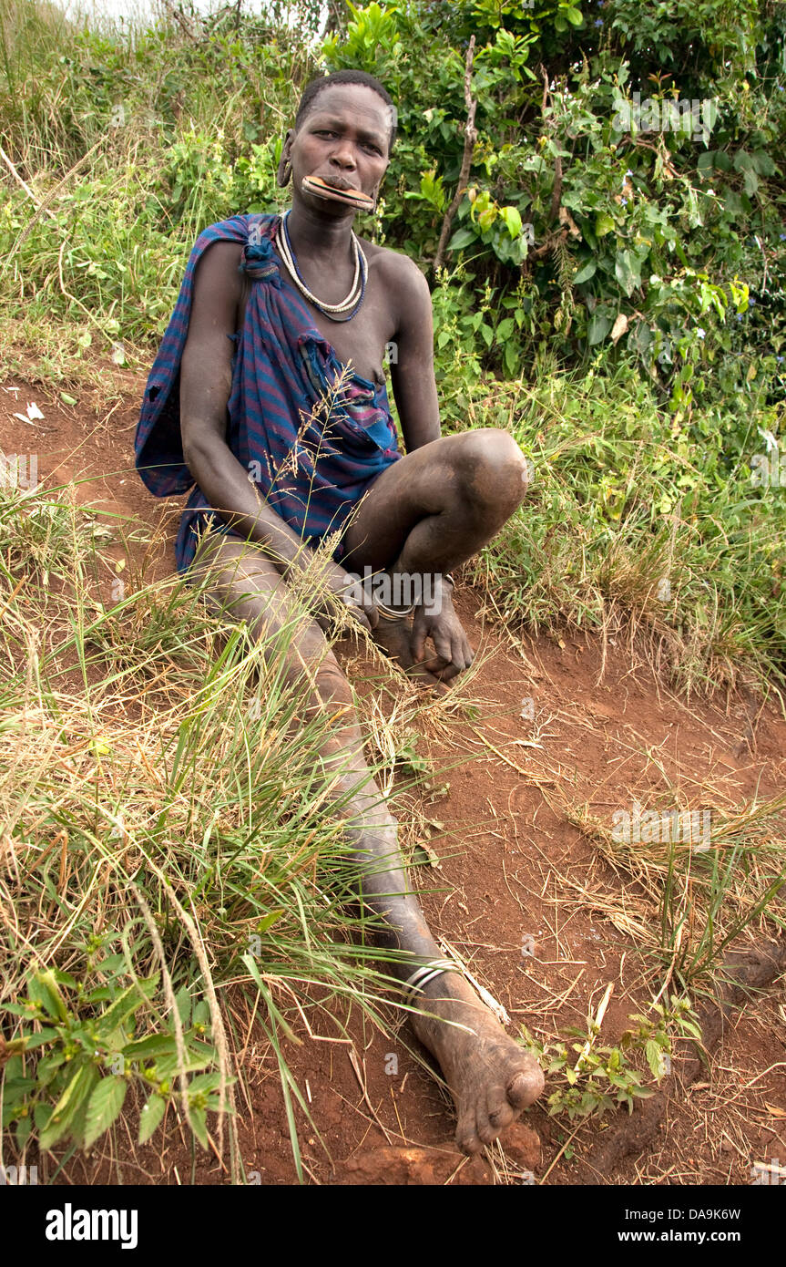 Suri (Surma) Frau mit Mundlochplatte, Äthiopien Stockfoto