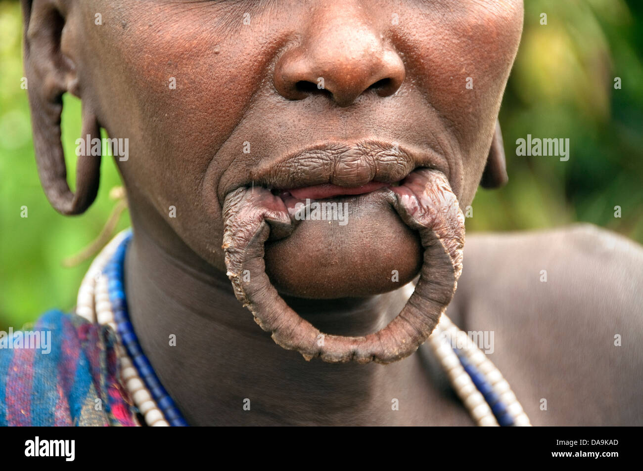 Suri (Surma) Frau ohne Mundlochplatte und Ohrlöcher, Äthiopien Stockfoto