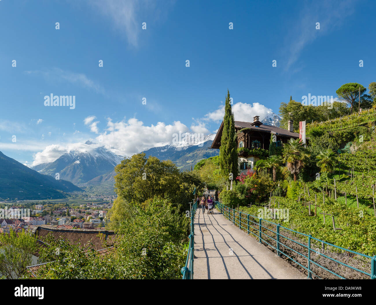 Italien, Europa, Südtirol, Südtirol, obere Etsch, Südtirol, Meran, Meran, Tappeiner, Promenade, Landschaft, Herbst, Berge Stockfoto
