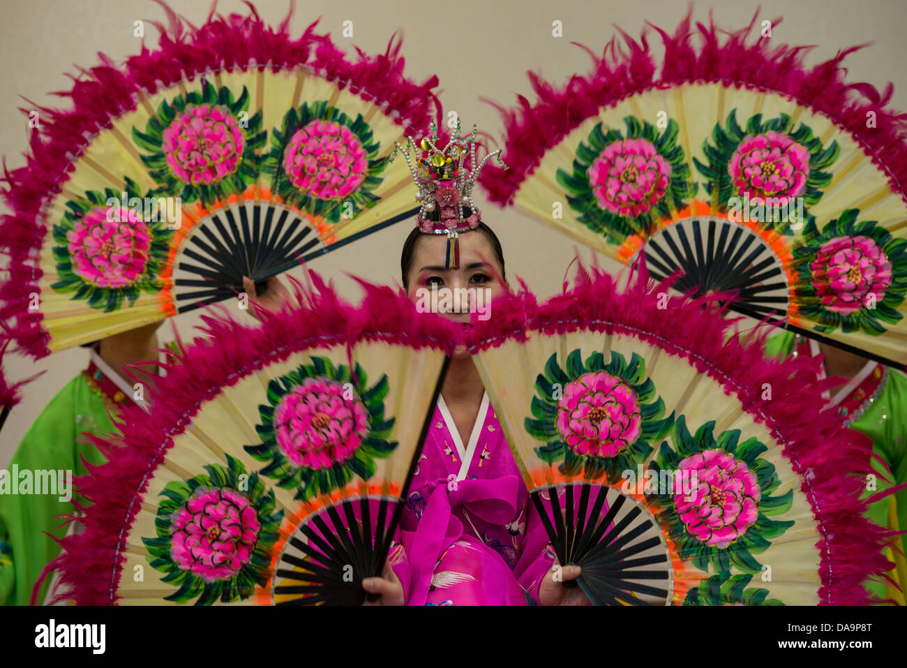 Traditionelle koreanische Tänzer in der Nähe von Bulguksa Tempel Gyeongju, Busan, Südkorea Stockfoto