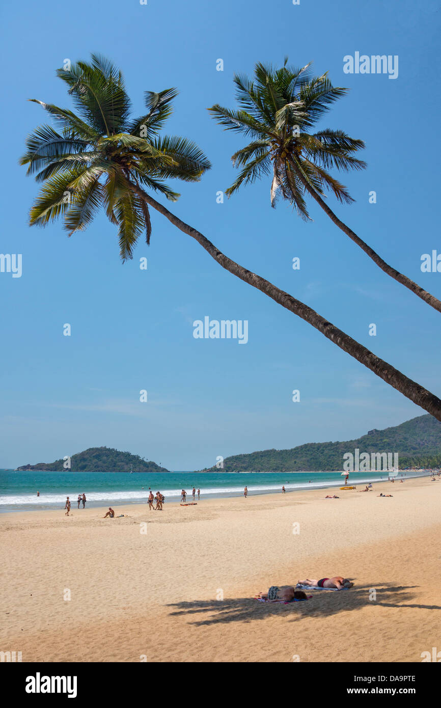 Indien, Süd-Indien, Asien, Goa, Palolem Beach, Palolem, Strand, schön, Boote, Farbe, bunt, Palmen Bäume, Tourismus, Tourist Stockfoto