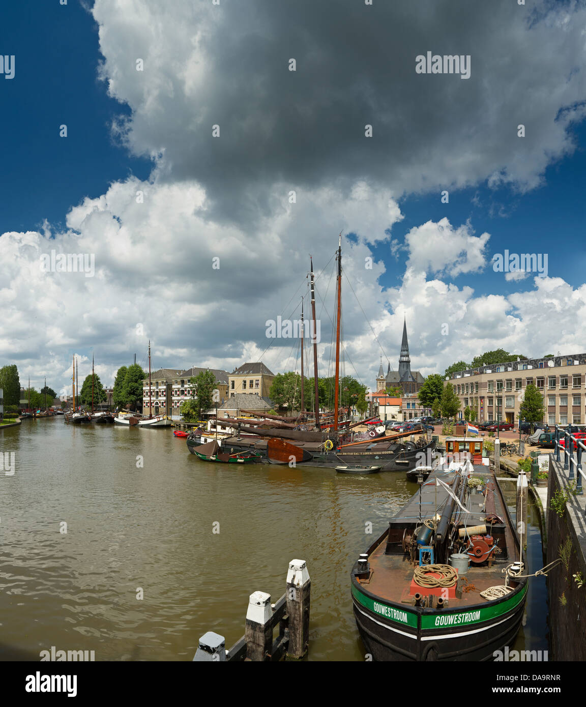 Niederlande, Holland, Europa, Gouda, Segeln, Schiffe, Schiff, Hafen, Hafen, Stadt, Dorf, Wasser, Sommer, Schiffe, Boot, Stockfoto