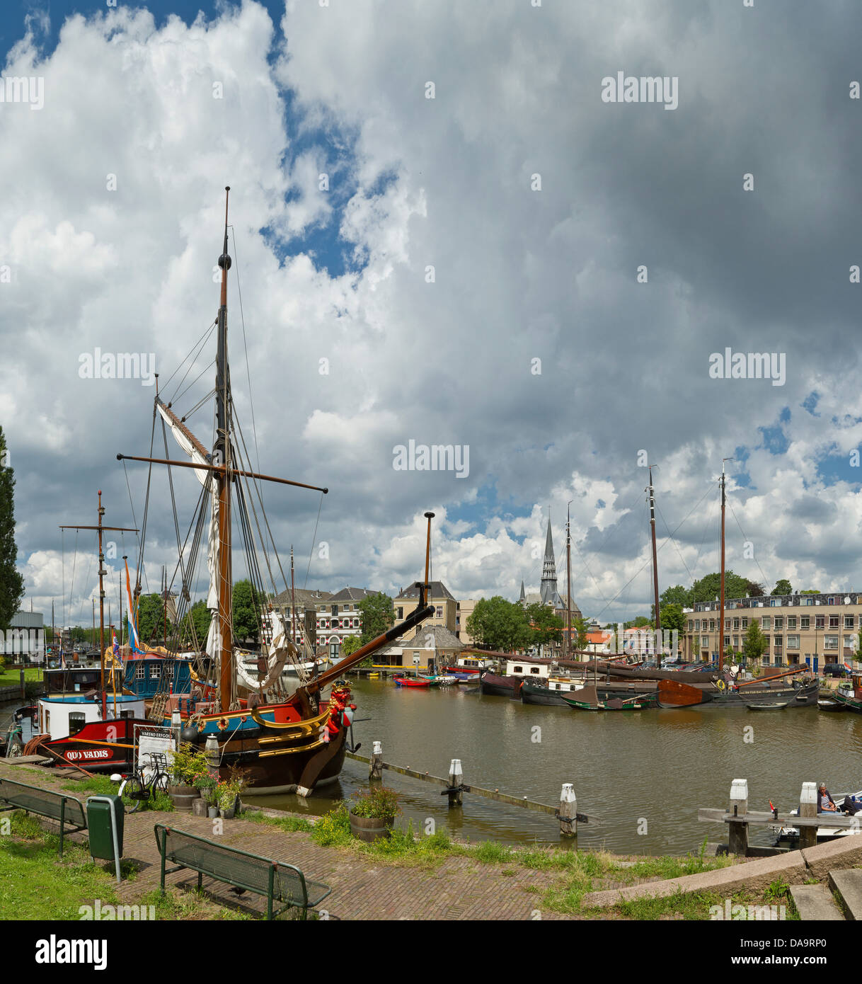 Niederlande, Holland, Europa, Gouda, Segeln, Schiffe, Schiff, Hafen, Hafen, Stadt, Dorf, Wasser, Sommer, Schiffe, Boot, Stockfoto