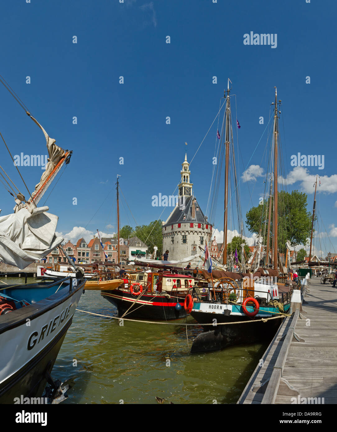 Niederlande, Holland, Europa, Hoorn, Segeln, Schiffe, Schiff, Maintower, Tower, Stadt, Dorf, Wasser, Sommer, Schiffe, Boot, Stockfoto