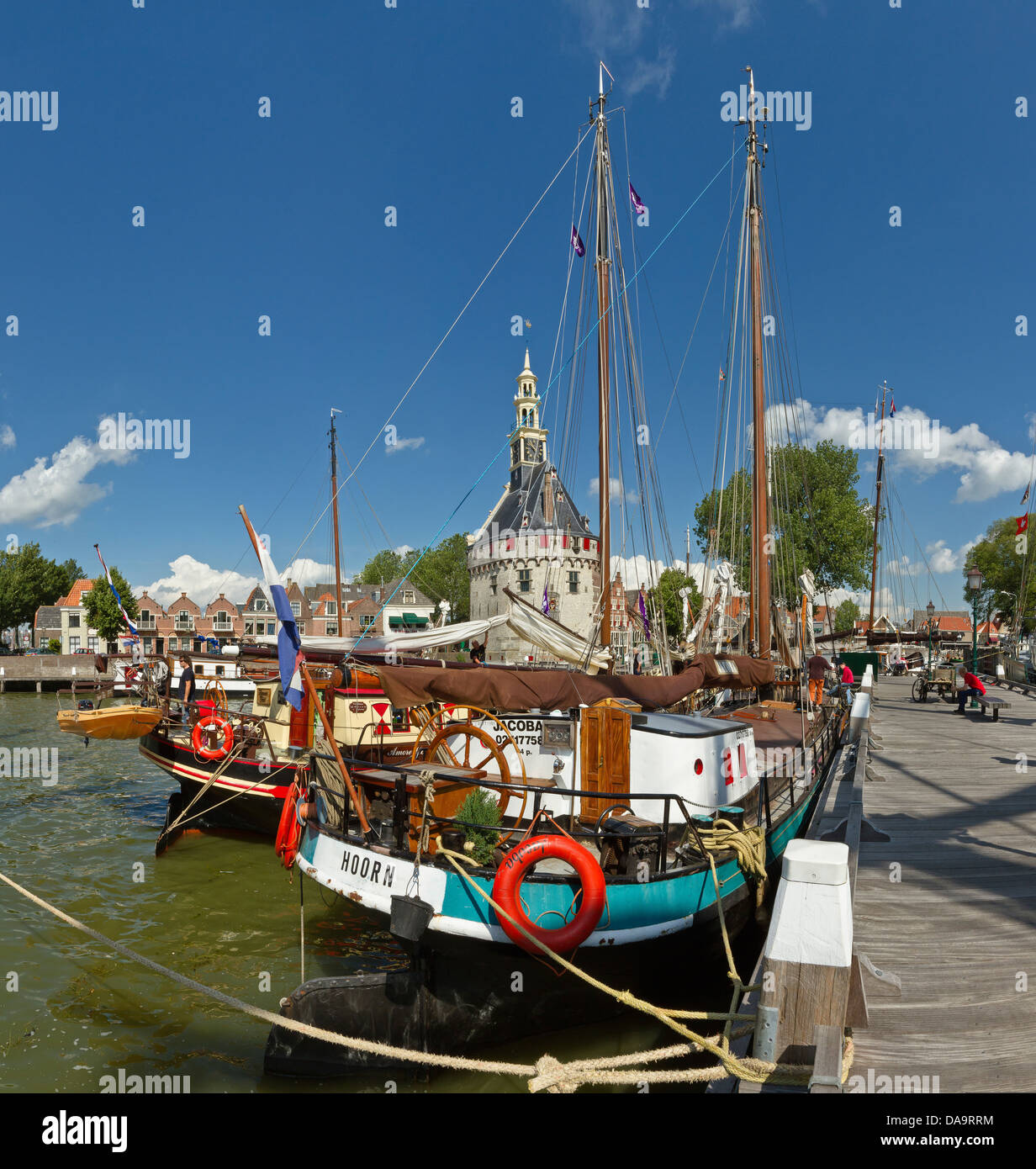 Niederlande, Holland, Europa, Hoorn, Segeln, Schiffe, Schiff, Maintower, Tower, Stadt, Dorf, Wasser, Sommer, Schiffe, Boot, Stockfoto