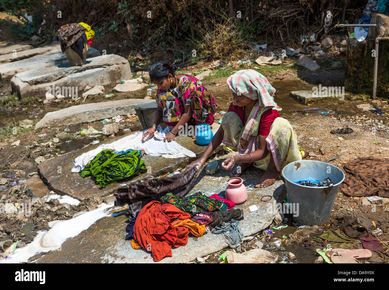 Indien, Süd-Indien, Asien, primitive, bunt, hart, waschen, Frauen, arbeiten Stockfoto