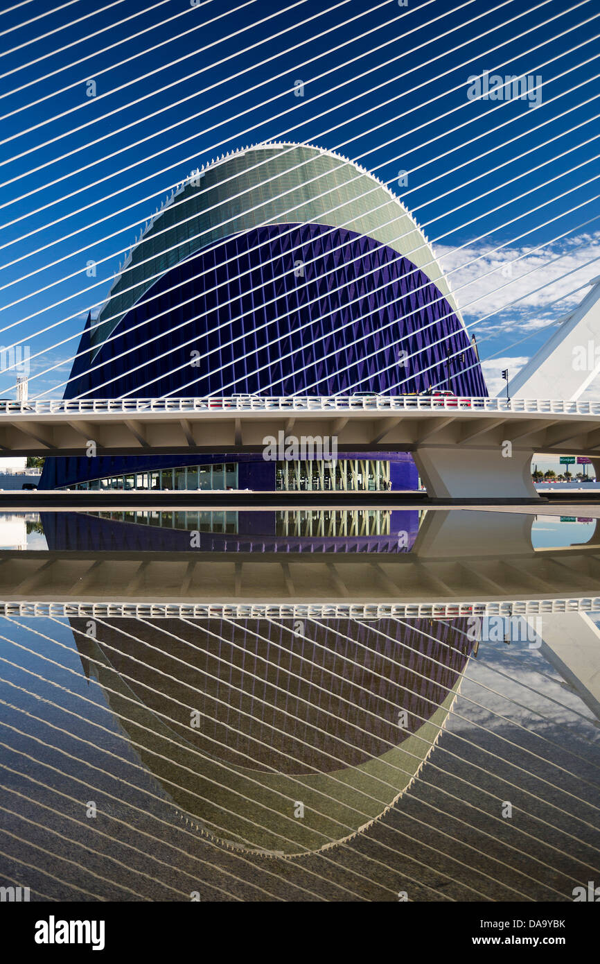 Spanien, Europa, Valencia, Calatrava, Architektur, moderne, Kunst, Auditorium, Brücke, futuristisch, purple, Wissenschaft, Stadt der Künste ein Stockfoto
