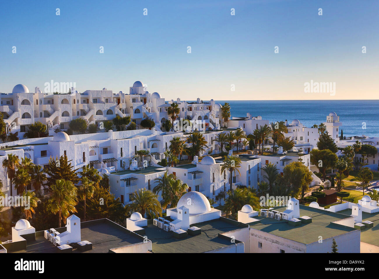 Spanien, Europa, Andalusien, Strand, Küste, Gebäude, mediterran, neue, Palmen, Meer, touristische, Bäume, weiß Stockfoto