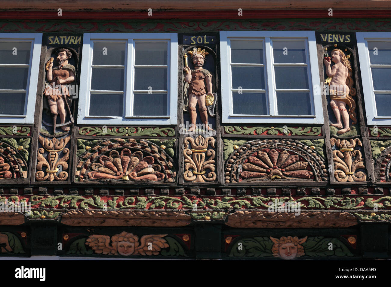 Holzschnitzereien bin Planetenhaus in Lemgo, Weserbergland, Nordrhein-Westfalen Stockfoto