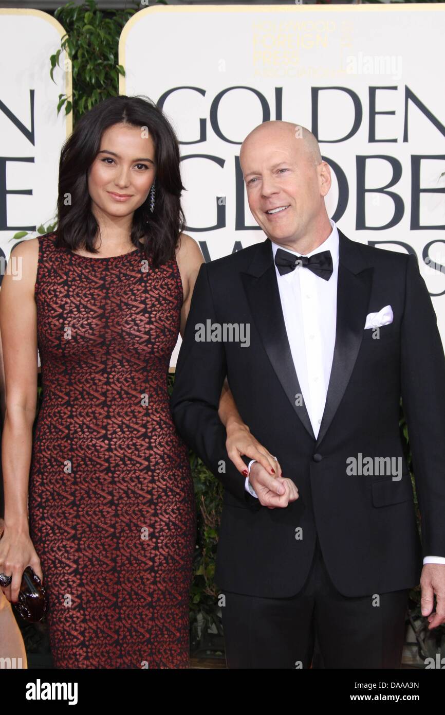 US-Schauspieler Bruce Willis und seine Frau Emma Heming kommt bei der 68. Golden Globe Awards, präsentiert von der Hollywood Foreign Press Association im Hotel Beverly Hilton in Beverly Hills, Los Angeles, USA, 16. Januar 2011. Foto: Louis Garcia Stockfoto