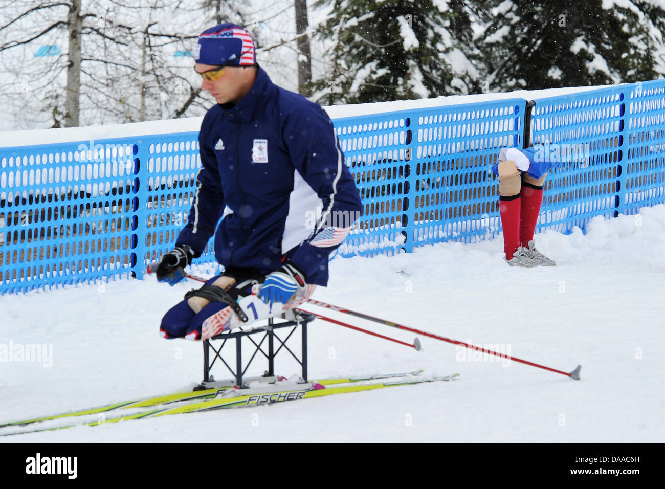 Andy Soule der USA gilt vor dem Start der Männer 2, 4km Verfolgung Biathlon (sitzend) an den Olympischen Paralympischen Spiele Vancouver 2010 in Whistler, British Columbia, Kanada, 13. März 2010. Foto: Julian Stratenschulte Stockfoto