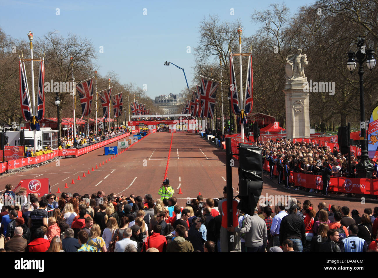 London, England, Großbritannien, UK, Vereinigtes Königreich, Marathon, Zuschauer, Zweck, Ziel, The Mall Stockfoto
