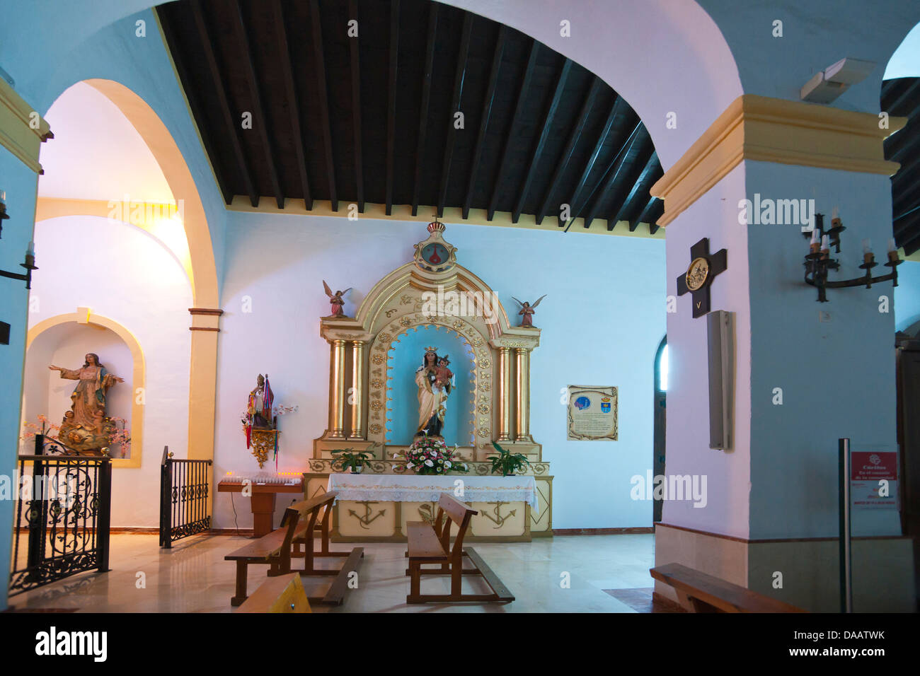 Competa, Innenraum der Kirche la Asuncion, Plaza de Almijara, Nerja, Malaga, La Axarquia, Costa Del Sol, Spanien Stockfoto