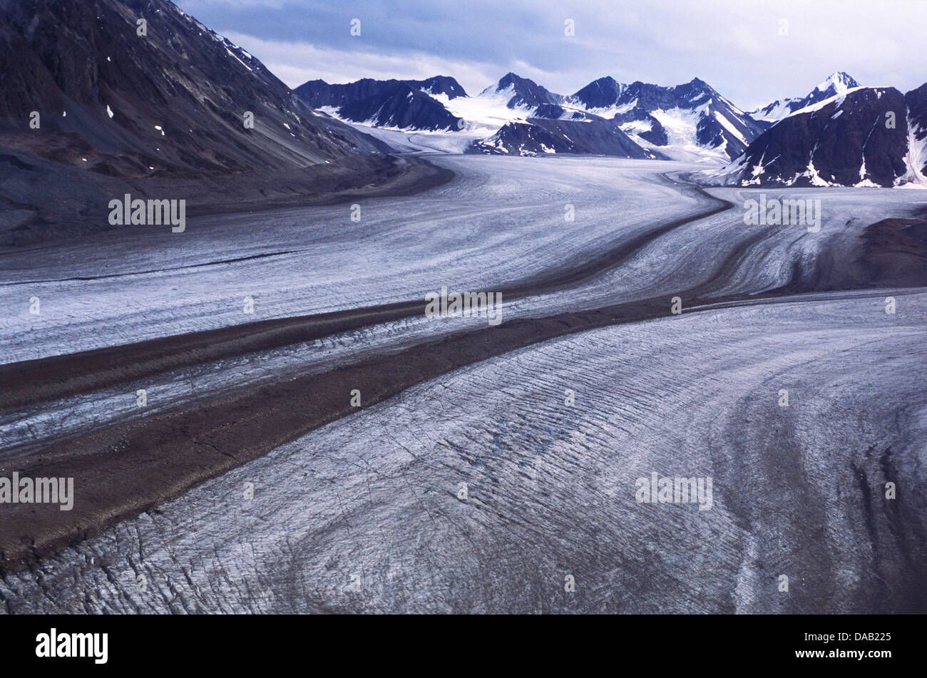 Luftaufnahme, Wrangell, Berge, Wrangell, St. Elias Nationalpark, Alaska, USA, Eis, Gletscher, bewölkt, fließen, fließend, Stockfoto