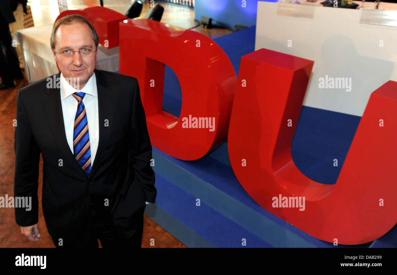 Schleswig-Holsteins Wirtschaftsminister Jost de Jager steht bei dem Sonderzustand Parteitag in Schleswig-Holstein in Kiel, Deutschland 24. September 2011. 46 Jahr alt Jager wurde der neue Zustand-Parteichef gewählt. Die Nord-CDU musste für die Konferenz zu nennen, weil die Führung im August Christian von Boetticher aufgab. Foto: Carsten Rehder Stockfoto