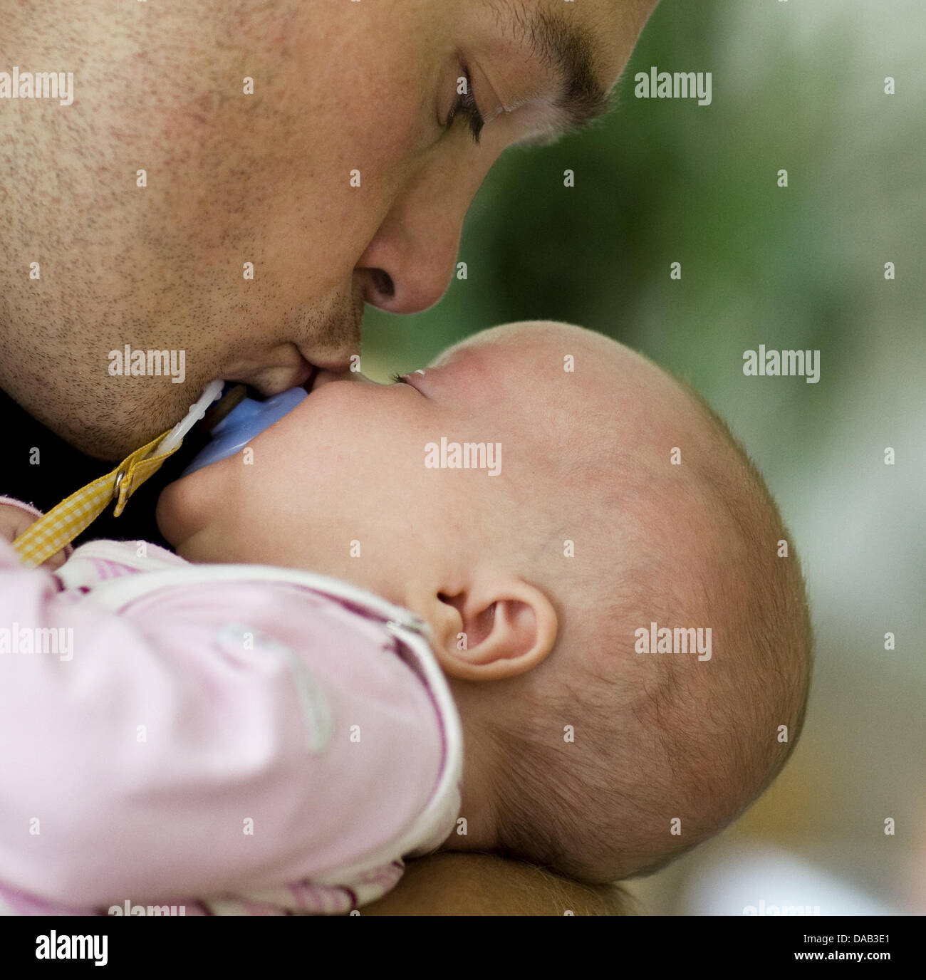 Mädchen datiert ihren eigenen Vater