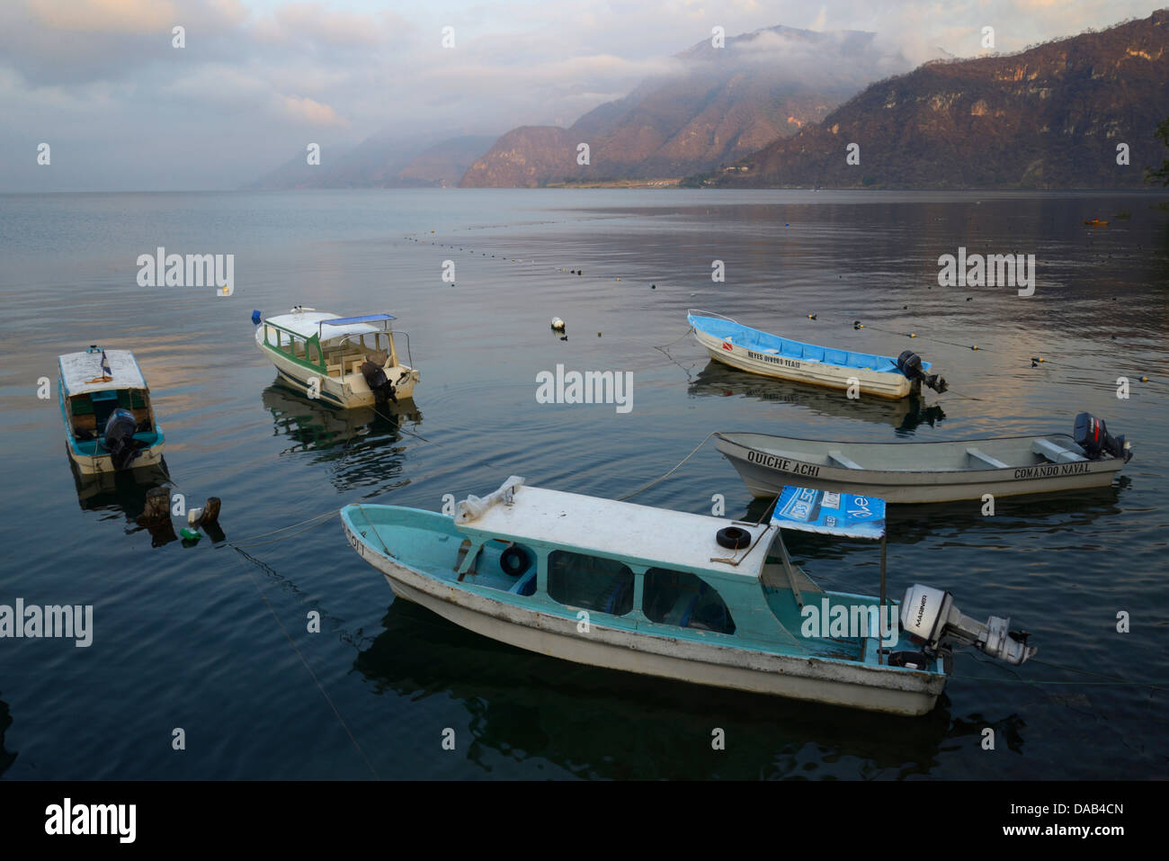 Mittelamerika, Guatemala, Lago de Atitlan, See, Boot, Berge, Vulkan, Rand des Feuers, Landschaft, Solola, Stockfoto Mittelamerika, Guatemala, Lago de Atitlan, See, Boot, Berge, Vulkan, Rand des Feuers, Landschaft, Solola, Stockfoto