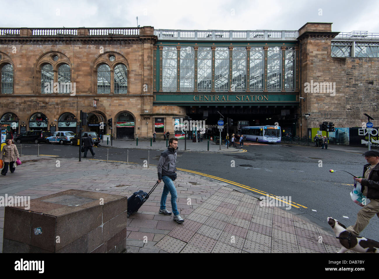 Ansicht der westlichen verglaste Fassade des zentralen Bahnhof Glasgow wo Hope St Argyle St verbindet Stockfoto