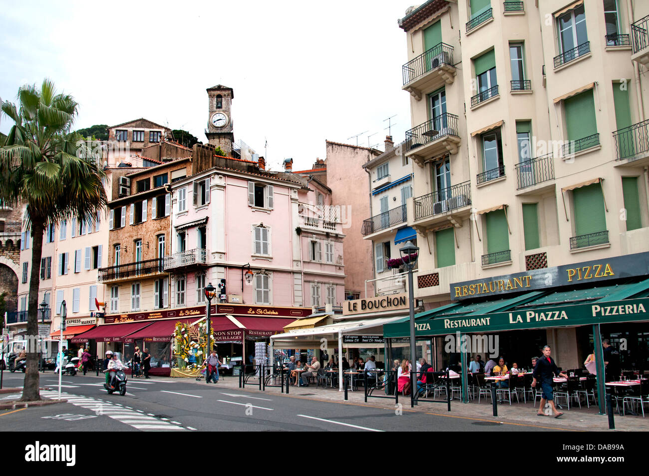 Cannes Old Port Centre Restaurant Bar Pub Cafe Französische Riviera Cote D'Azur Frankreich Stockfoto