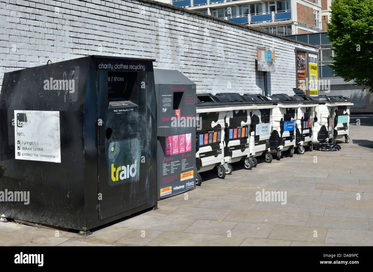 Eine Vielzahl von verschiedenen recycling Banken in einer Londoner Straße Stockfoto