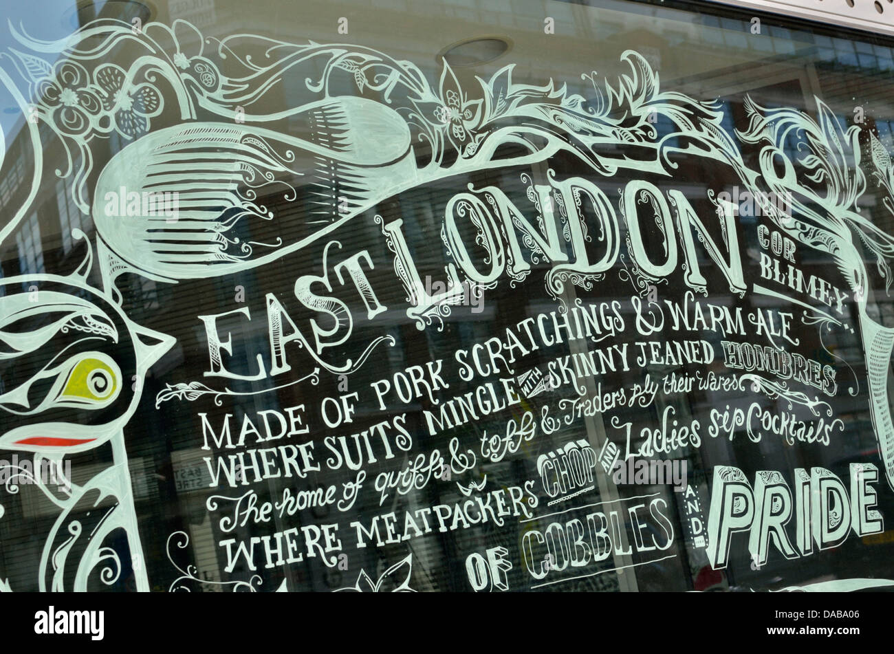 Eine Inschrift feiert East London auf ein Schaufenster, London, UK Stockfoto