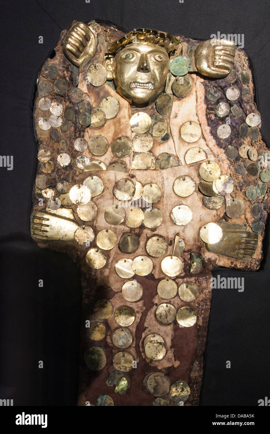 Gold Artefakte Skulptur Statue in Cao Museum am El Brujo archäologischen Komplex in der Nähe von Trujillo, Peru. Stockfoto