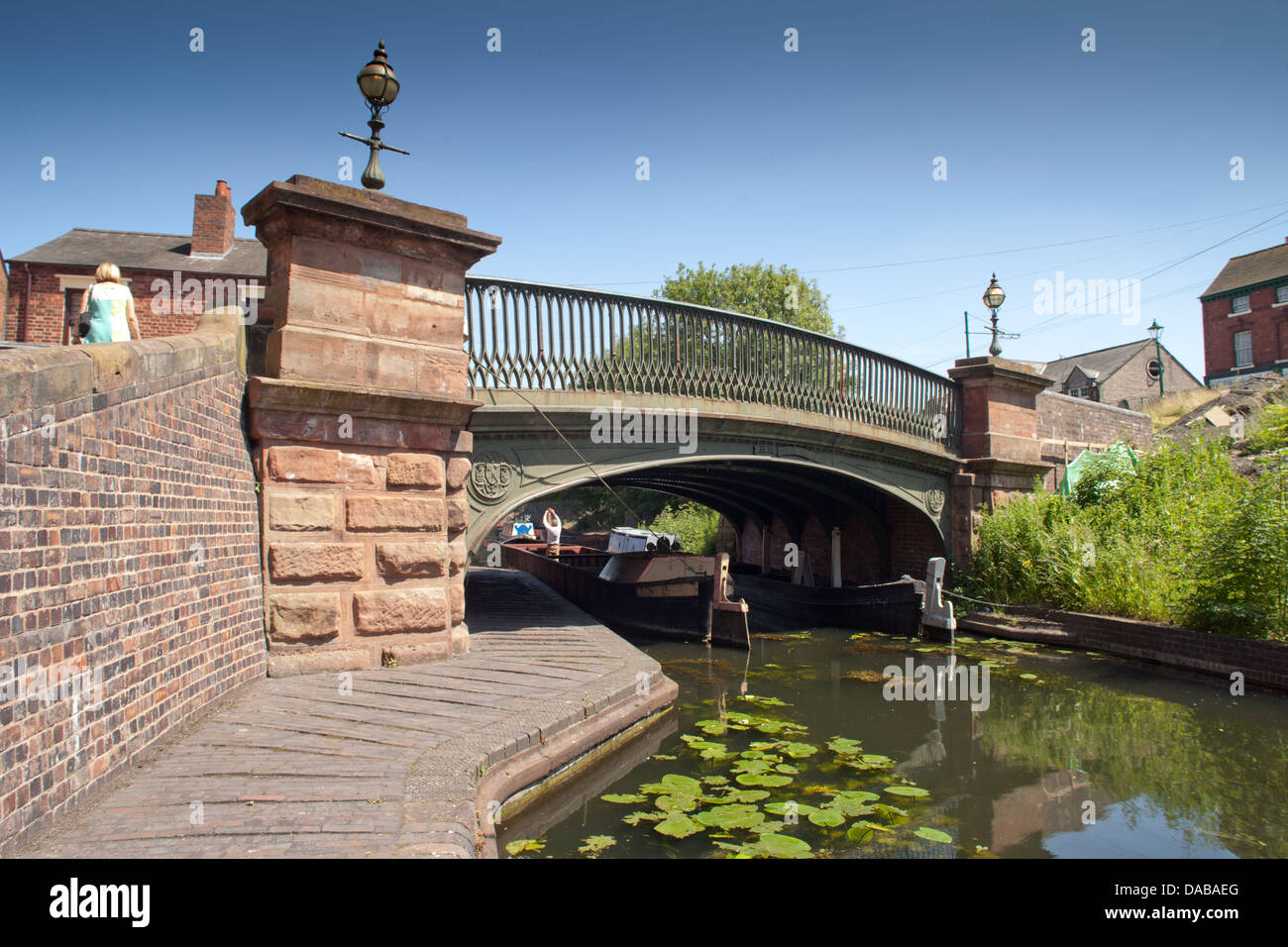 Eisen und Stein Brücke über den Kanal im Black Country Living Museum Dudley UK Stockfoto