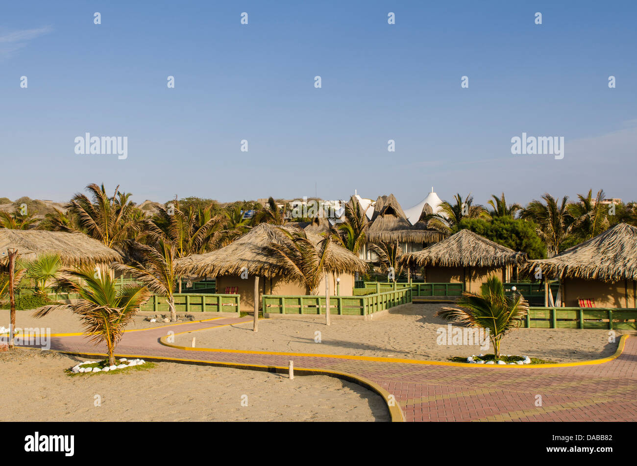 Cabanas und Safari-Zelten am Aranwa Hotel Vichayito, Mancora, Peru. Stockfoto