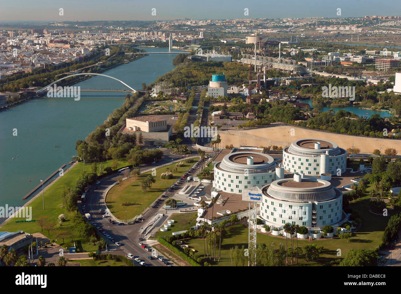 Panorama mit Fluss Guadalquivir und die Insel La Cartuja, Sevilla, Region von Andalusien, Spanien, Europa Stockfoto