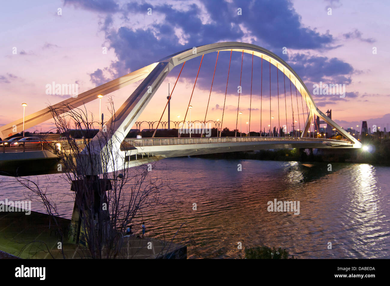Barqueta-Brücke und Fluss Guadalquivir, Sevilla, Region von Andalusien, Spanien, Europa Stockfoto