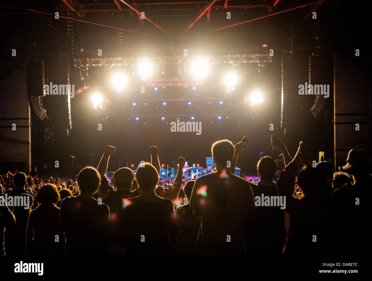 Publikum bei einem Konzert jubeln Stockfoto