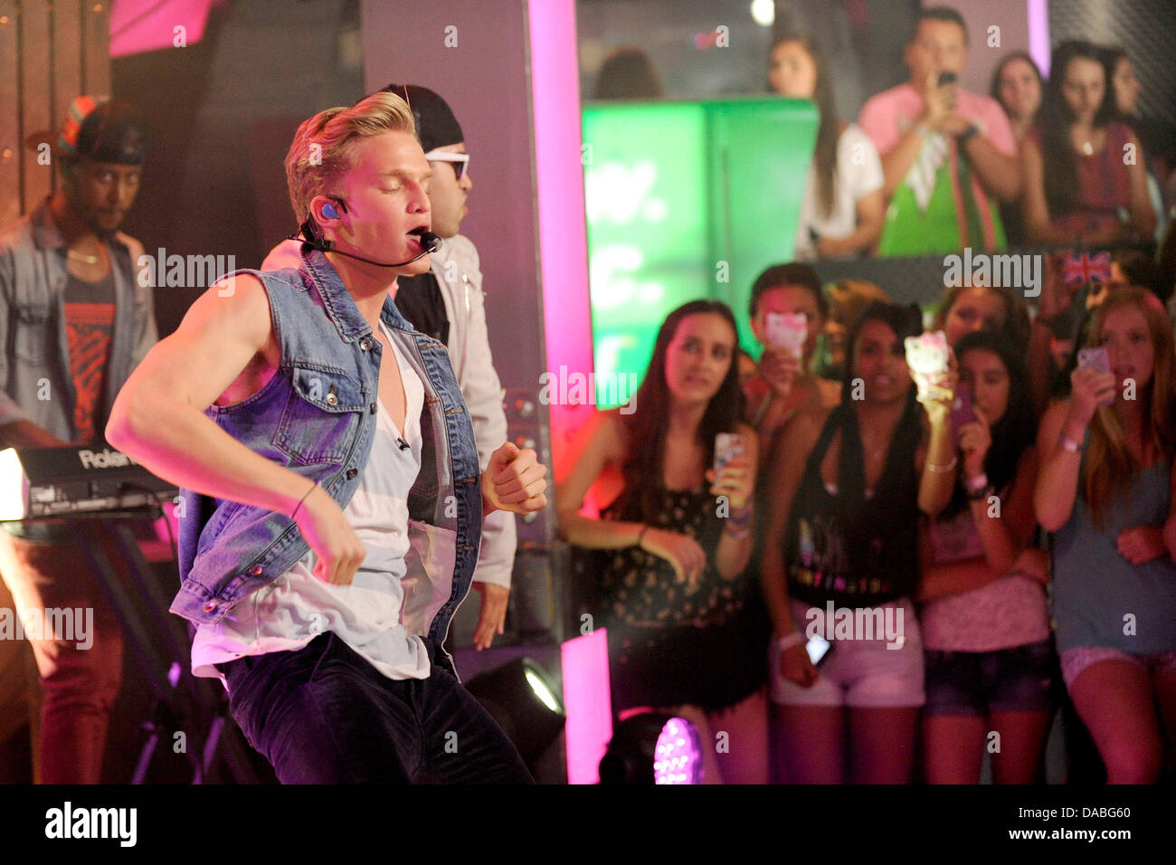 Toronto, Kanada. 9. Juli 2013. Australische Pop-Sängerin Cody Simpson Co-Gastgeber und tritt bei NEW. MUSIK. Live-Show sein kommende Album SURFERS PARADISE zu fördern. Bildnachweis: EXImages/Alamy Live-Nachrichten Stockfoto
