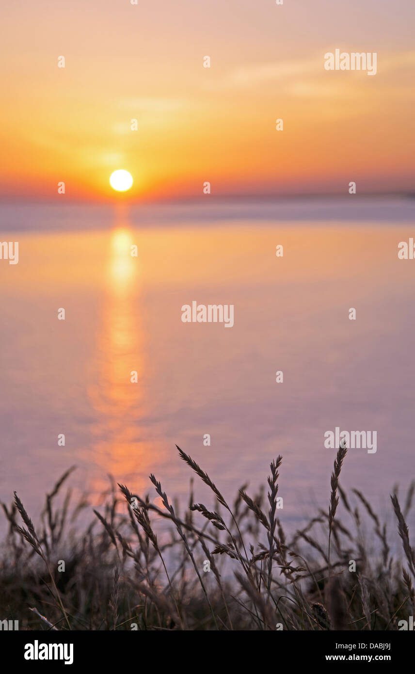 Sommer Sonnenuntergang vor der Küste von Süd-Wales in Weichzeichner fotografiert Stockfoto