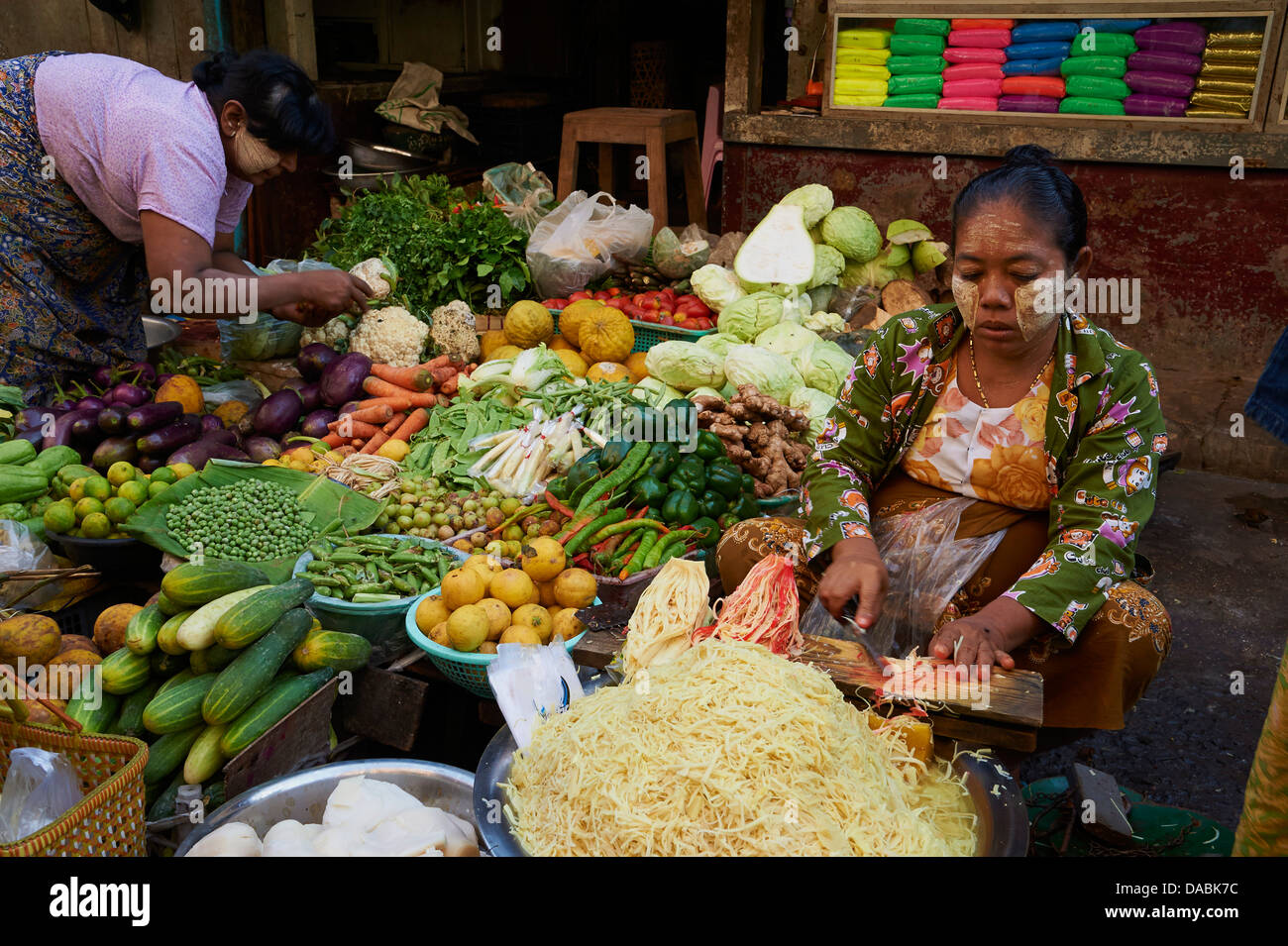 Gemüsemarkt, Bogyoke Aung San Market, Yangon (Rangoon), Myanmar (Burma), Asien Stockfoto