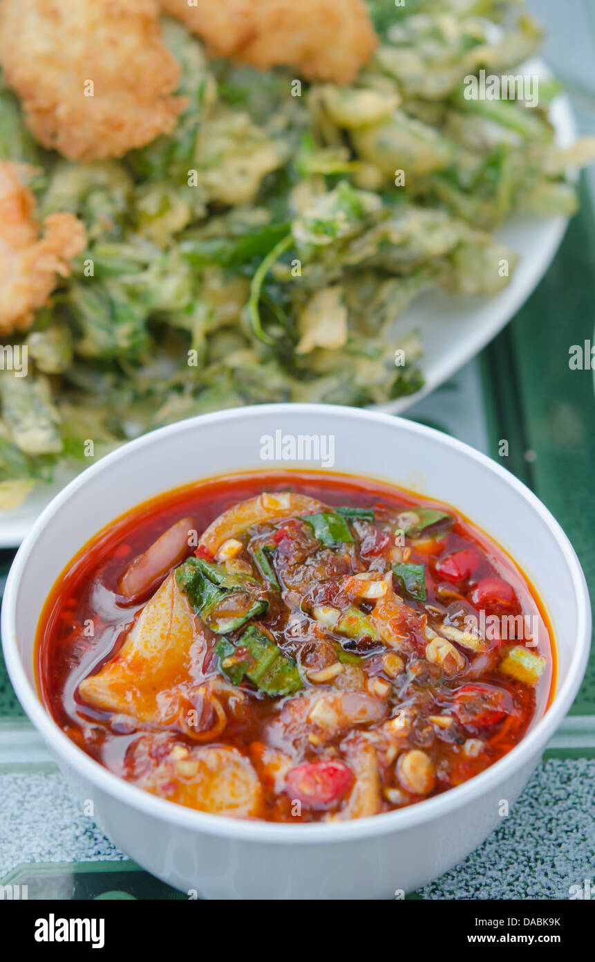 Chili-Sauce, süß-sauer, asiatische Sauce zum Essen Nahaufnahme Stockfoto
