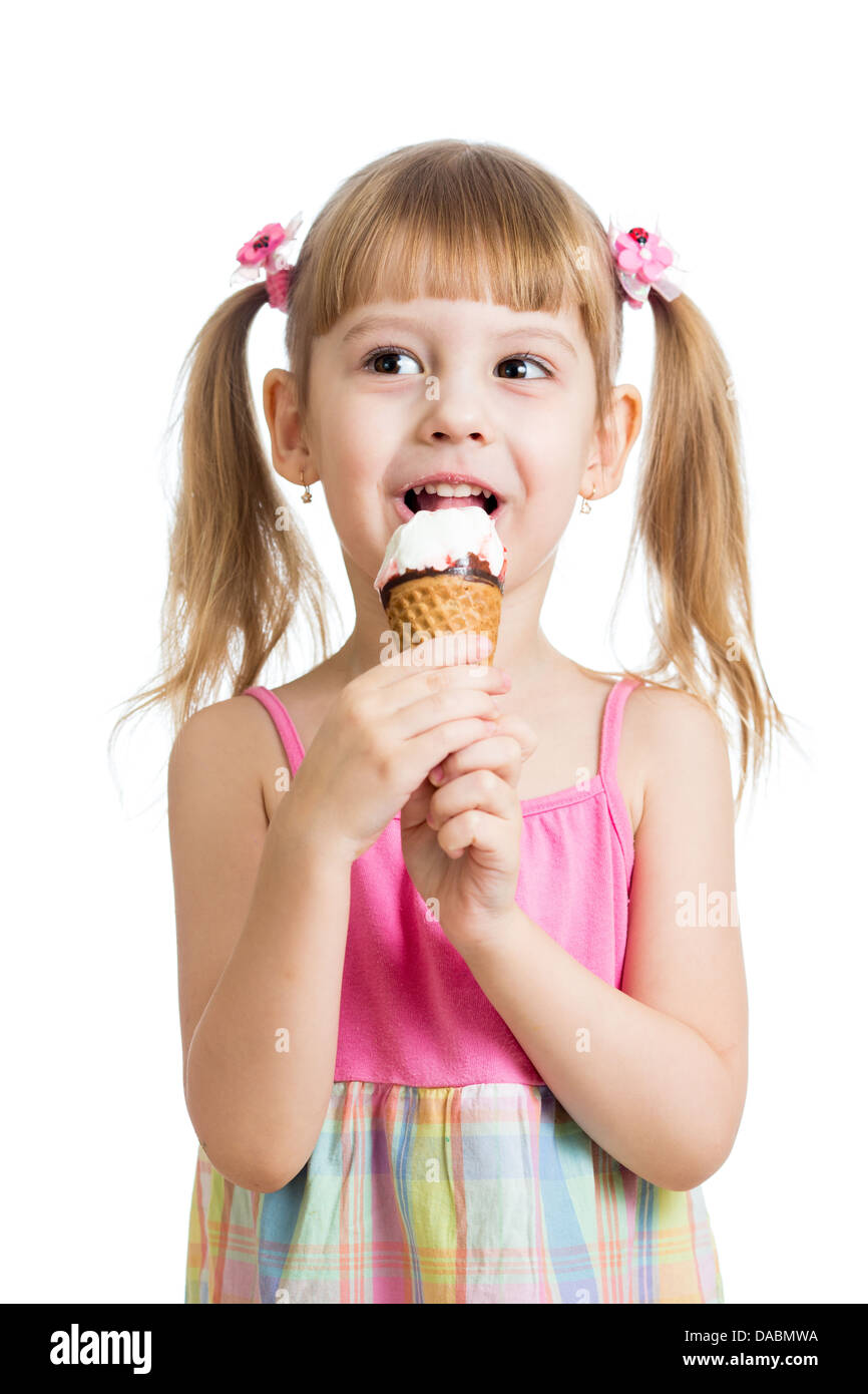 kleine Mädchen essen Eis im Studio isoliert Stockfoto