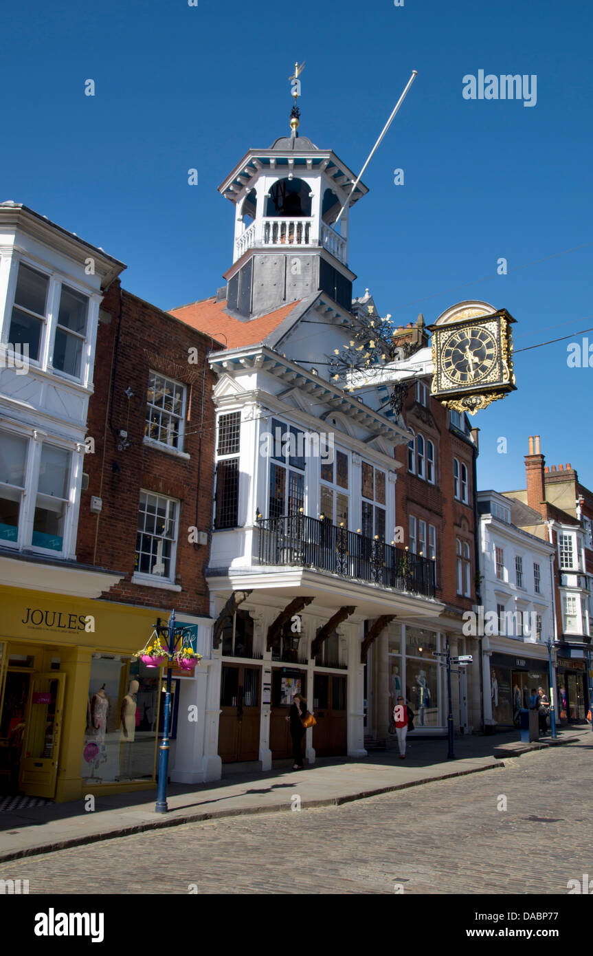 Das Rathaus steht in der High Street von Guildford, Surrey, England, Vereinigtes Königreich, Europa Stockfoto
