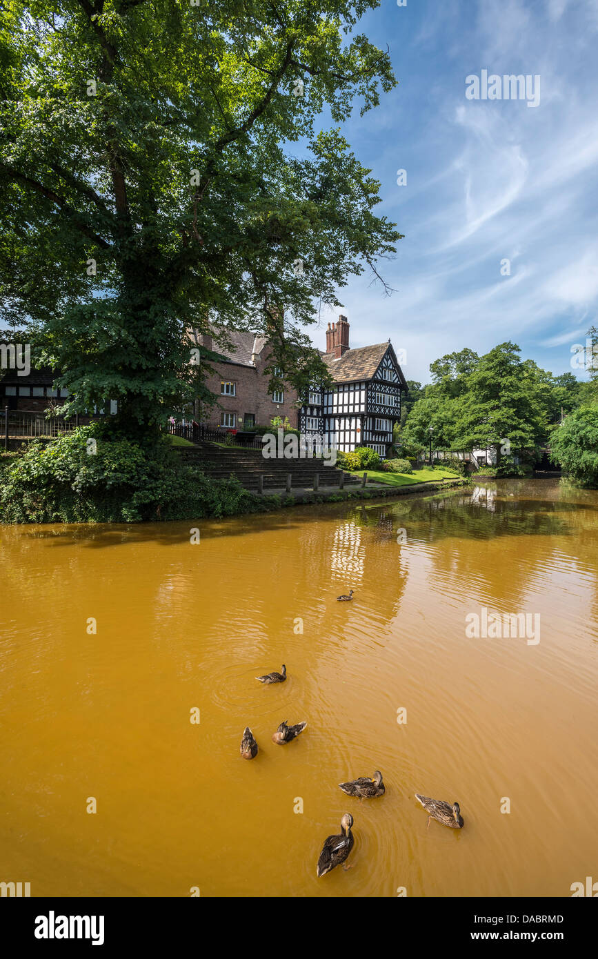 Der Bridgewater Kanal und das Paket Haus bei Worsley, Manchester, North West England. Stockfoto