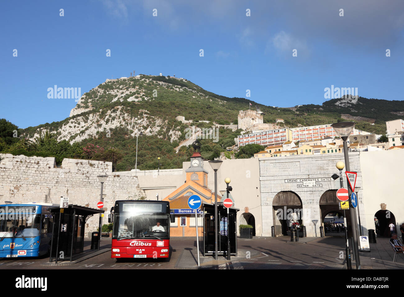 Busbahnhof am Grand Kasematten Tore in Gibraltar Stockfoto