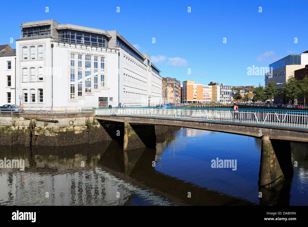 College of Further Education und Fluss Lee, Cork City, County Cork, Munster, Republik Irland, Europa Stockfoto