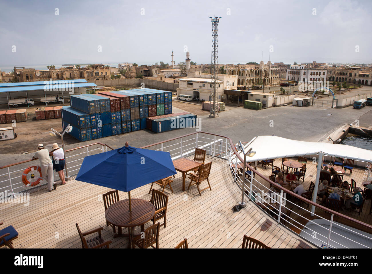 Afrika, Eritrea, Massawa, Hafen, hinteren Decks des MV Minerva Kreuzfahrtschiff vor Anker im Hafen Stockfoto