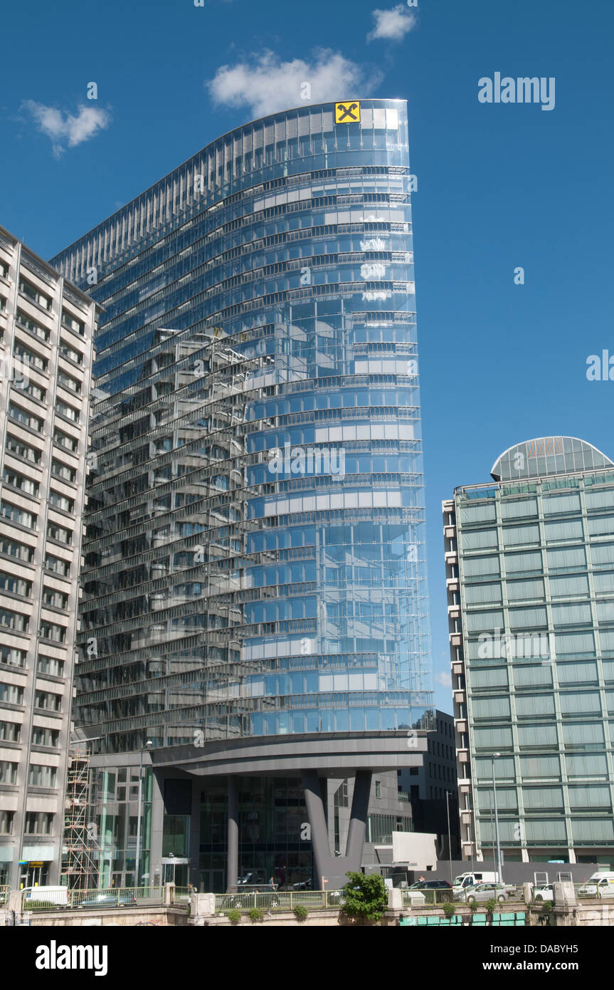 Raiffeisen Bank Zentrale In Wien Am Ufer Des Donaukanals Stockfotografie Alamy