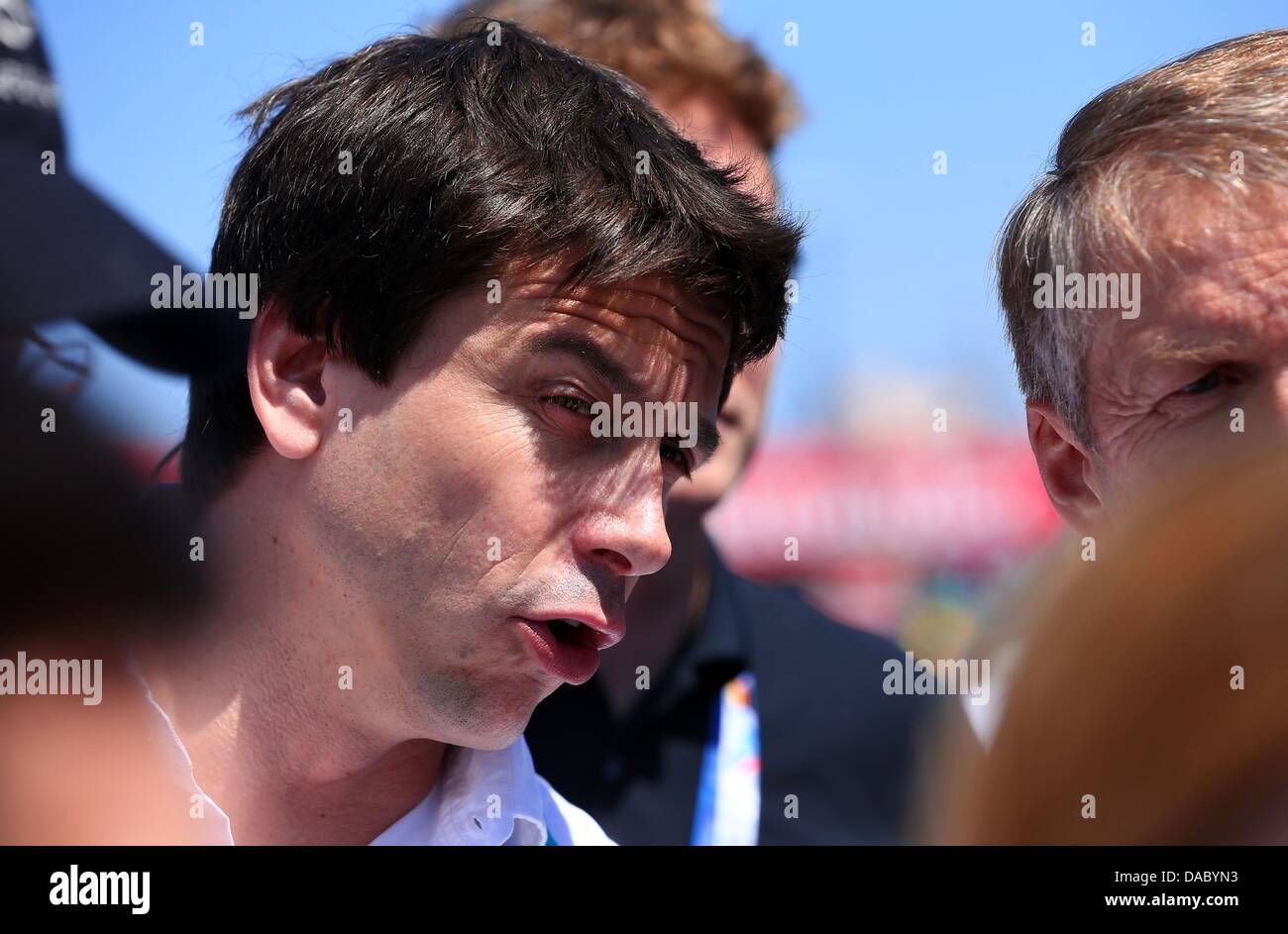 Der geschäftsführende Direktor des Mercedes AMG, österreichische Torger Christian "Toto" Wolff, gesehen auf der Rennstrecke Nürburgring in Nuerburg, Deutschland, 7. Juli 2013. Foto: Jens Büttner/dpa Stockfoto