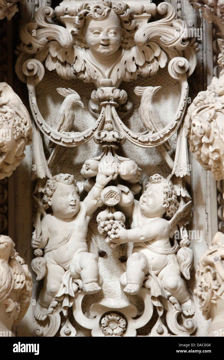 Skulpturen in Sant'Irene Kirche, Lecce, Apulien, Italien, Europa Stockfoto