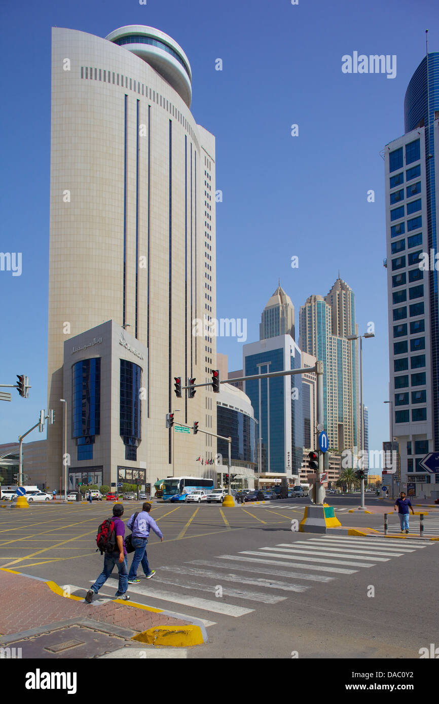 Hotel Royal Meridian und Straße Kreuzung, Abu Dhabi, Vereinigte Arabische Emirate, Naher Osten Stockfoto