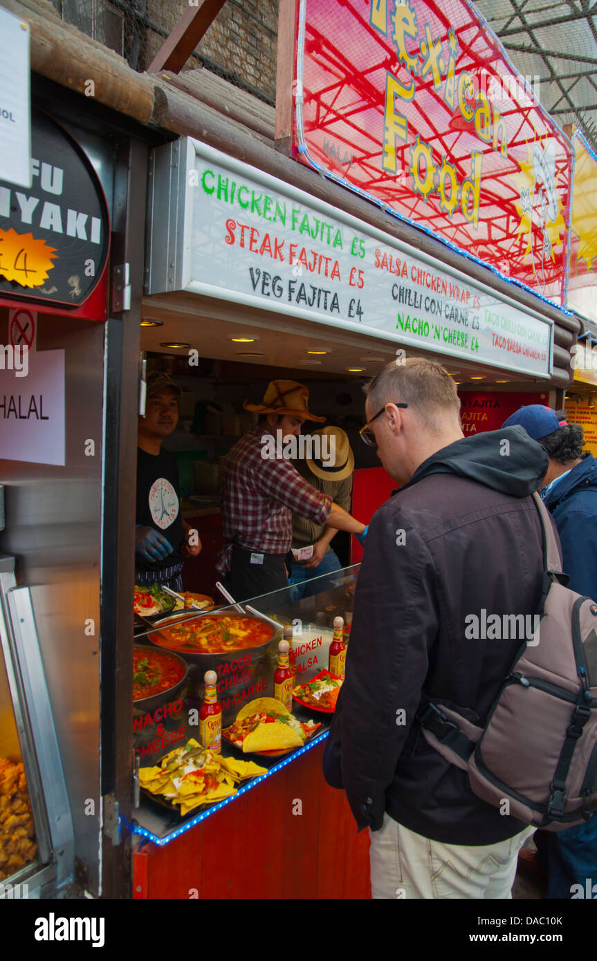 Mexikanisches Essen Stall Stall-Markt im Stadtteil Camden Town London England Großbritannien UK Europe Stockfoto